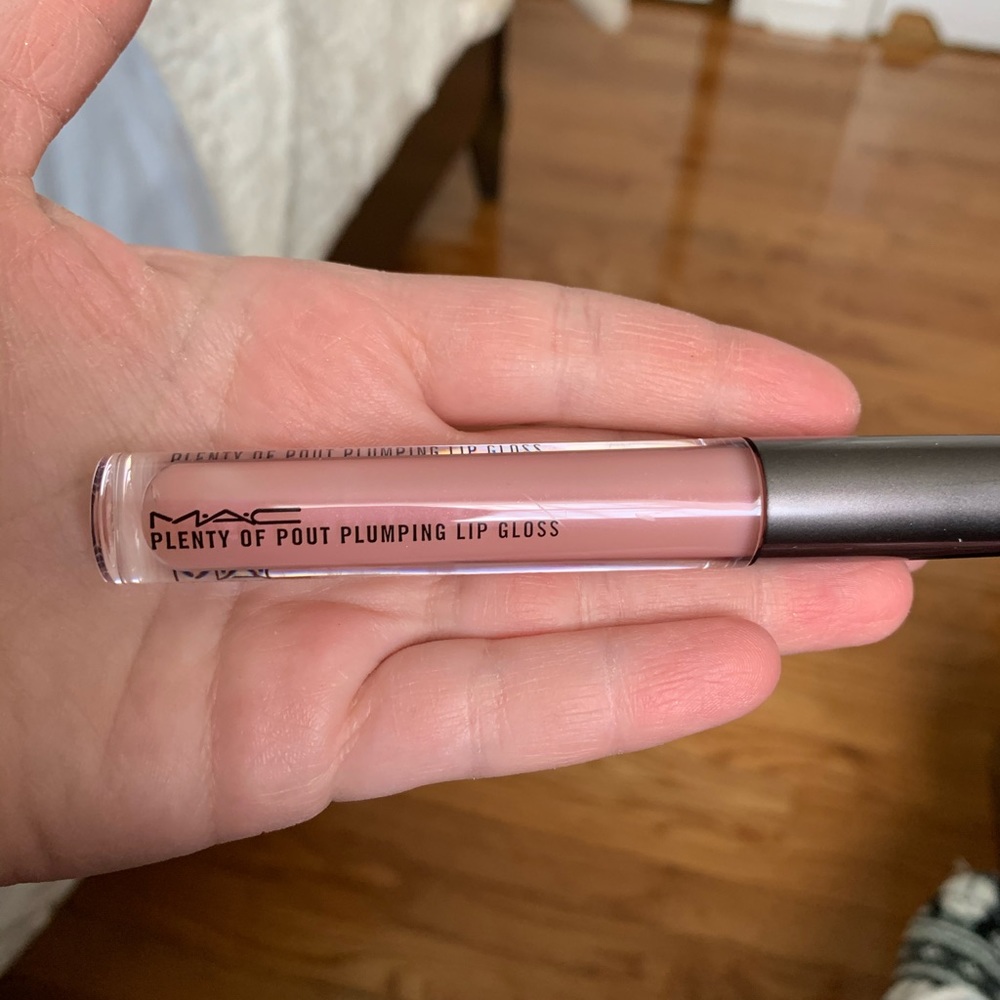 Lip gloss
